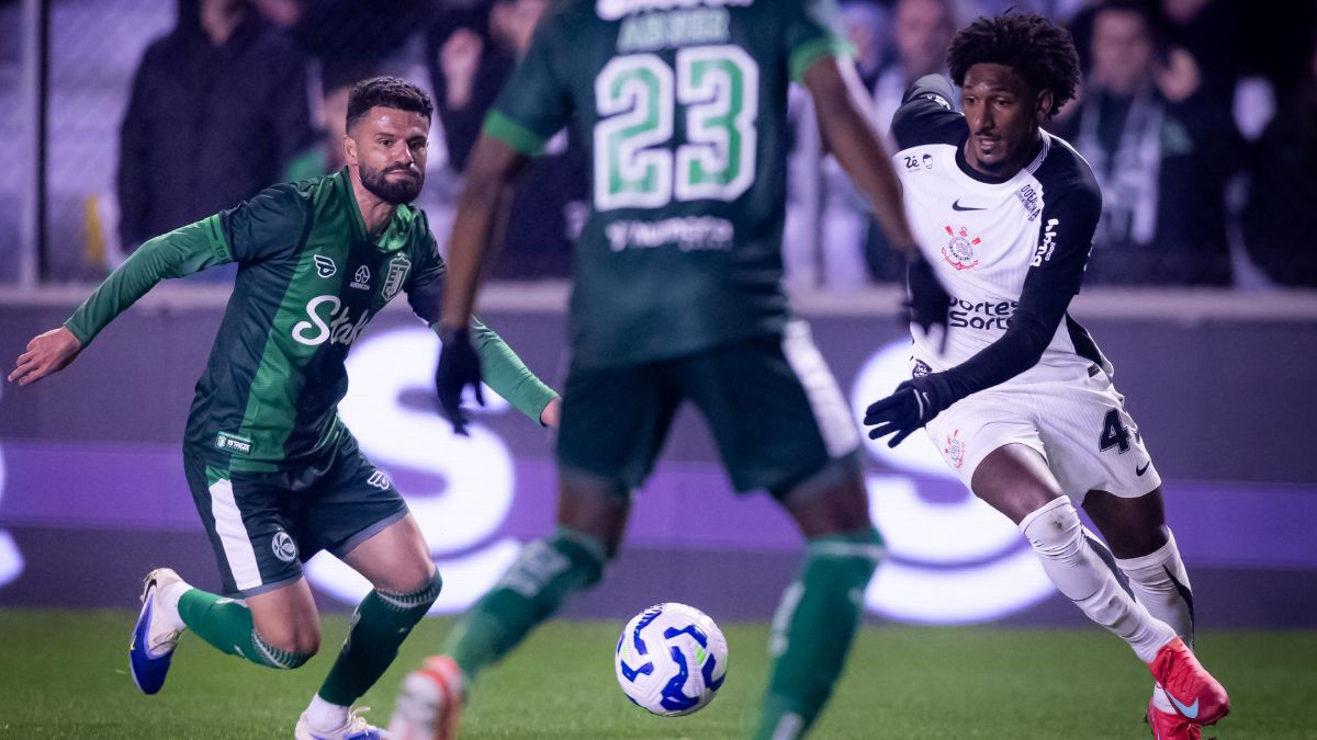 Talles Magno, do Corinthians, tenta superar a marcação do Juventude em jogo do Brasileirão - Rodrigo Coca/Agência Corinthians