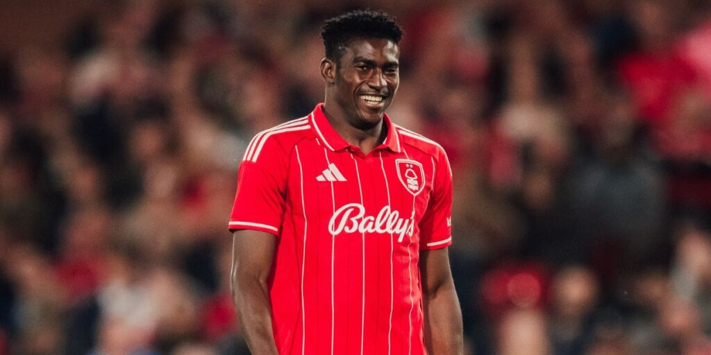 Nottingham Forest fecha patrocínio máster com casa de apostas dos EUA para 2025/2026
