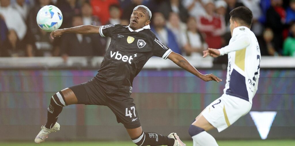 Eliminação do Botafogo na Copa Libertadores põe em xeque método Textor de gestão