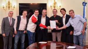 Cerimônia na Prefeitura do Rio formalizou a aquisição do terreno do Gasômetro pelo Flamengo - Divulgação