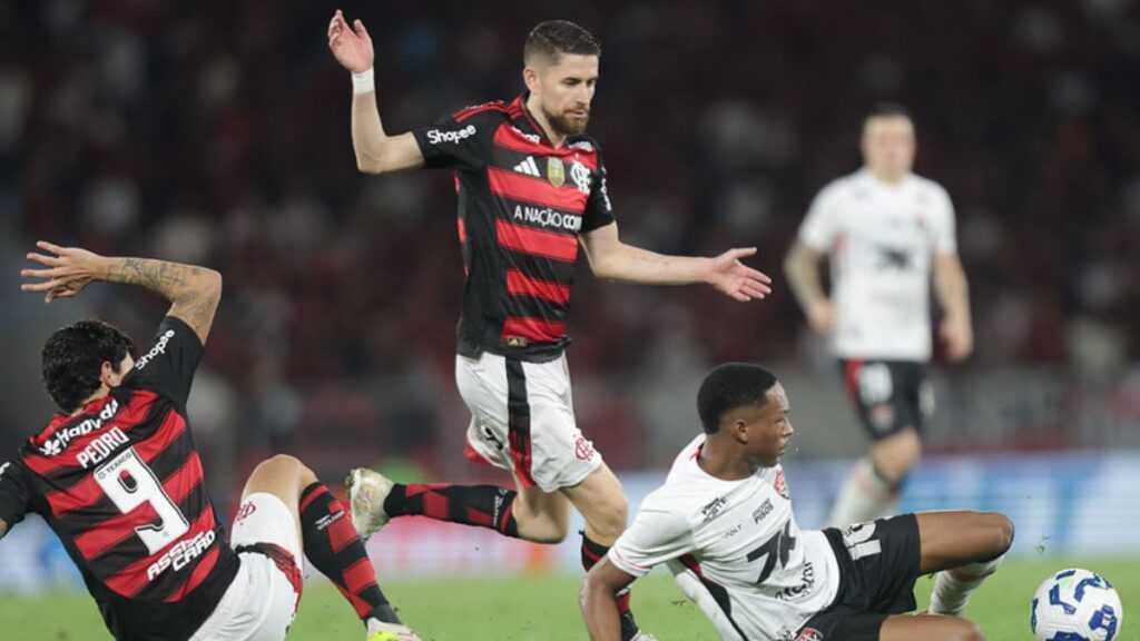 Flamengo, que ainda não estreou o patrocínio da Betano na camixsa, enfrenta o Vitória pelo Brasileirão - Gilvan de Souza/Flanengo