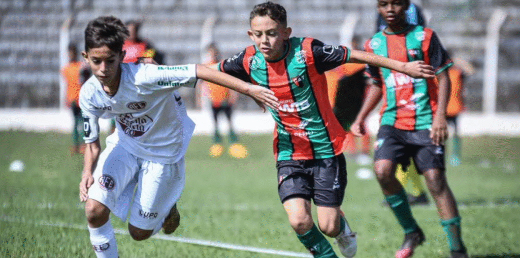 FPF barra público em jogos infantis de futebol, para educar adultos violentos