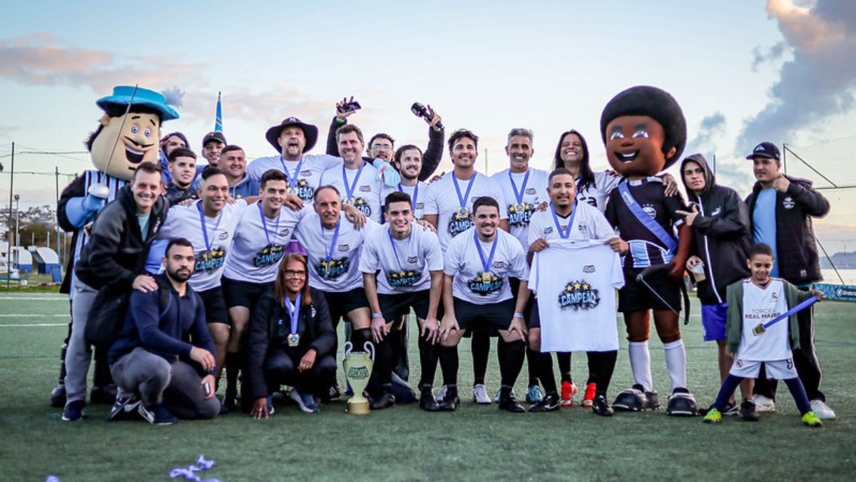 Torcedores tiveram chance de jogar com ídolos do clube na Grêmio's League - Divulgação