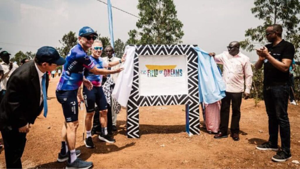 Chris Froome se torna embaixador do projeto social Racing for Change Brasil