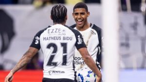 Matheus Bidu e Gui Negão comemoram gol do Corinthians contra o Athletico - Rodrigo Coca/Agência Corinthians
