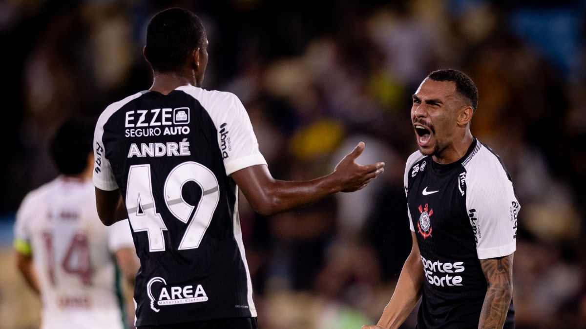 Matheuzinho (à dir.) comemora gol do Corinthians contra o Fluminense - Rodrigo Coca/Agência Corinthians