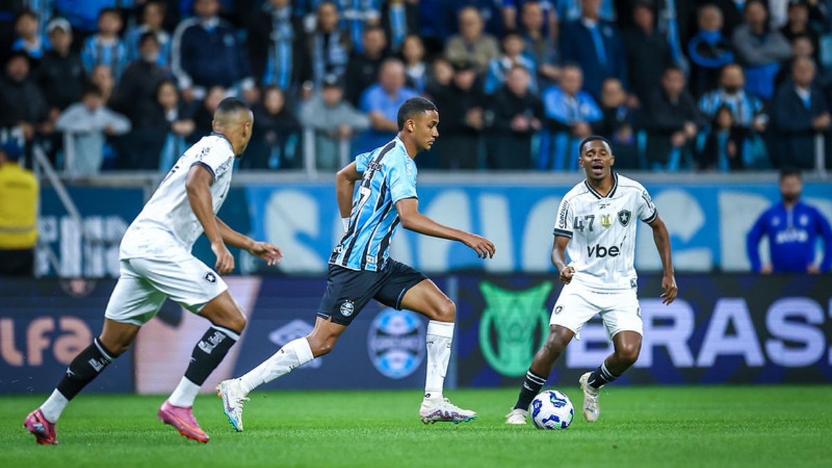 Grêmio e Botafogo se enfrentam pelo Brasileirão na última quarta-feira - Lucas Uebel/Grêmio