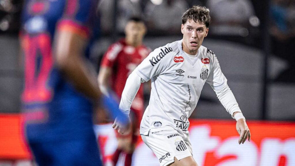 Rollheiser joga com camisa em alusão à doação de órgãos no lugar do patrocínio máster - Raul Baretta/ Santos