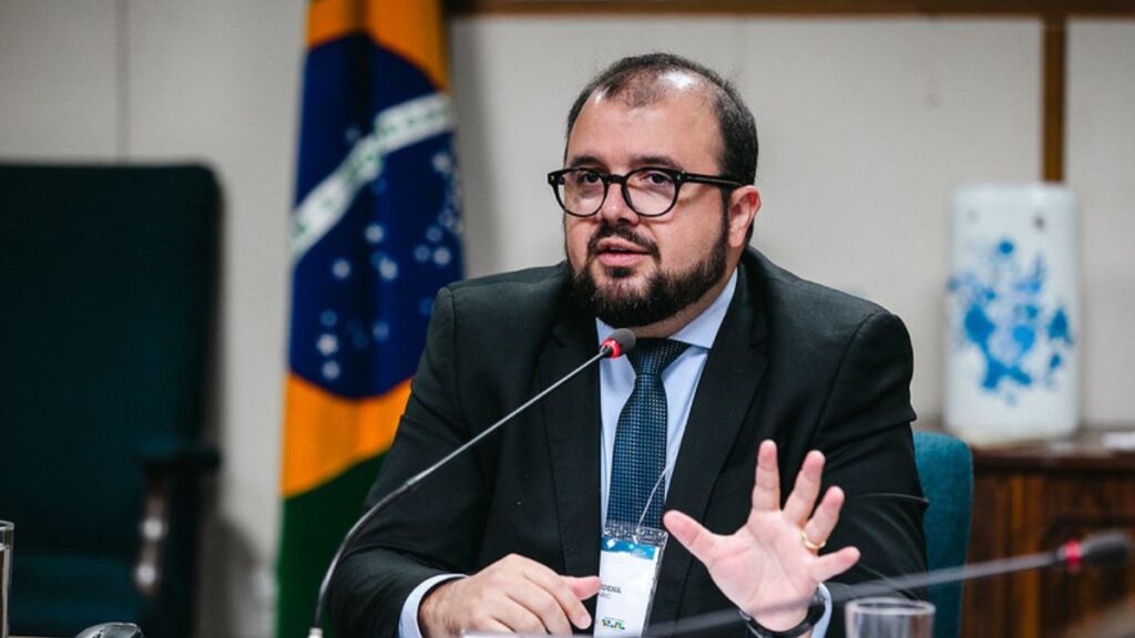 Regis Dudena, da Secretaria de Prêmios e Apostas (SPA), em reunião no Ministério da Fazenda - Washington Costa/MF