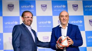 Reinaldo Carneiro Bastos (FPF) e Francisco Javier Martos Mota (Unicef) durante anúncio de parceria - Diego Soares/ Ag Paulistão