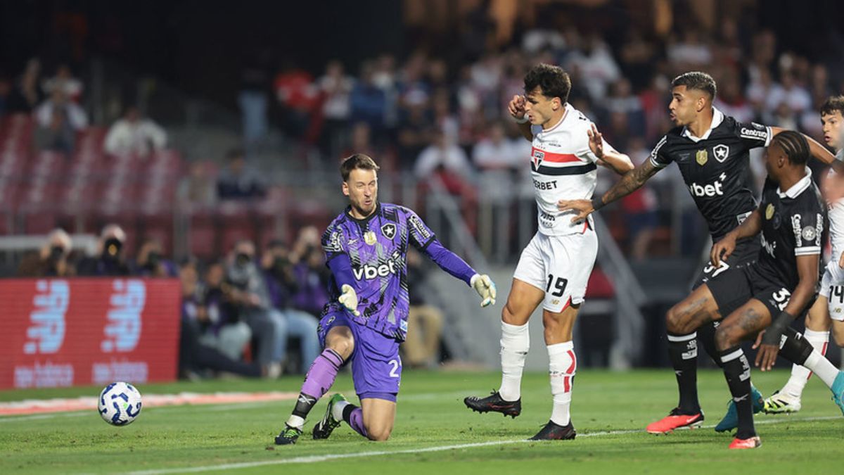 Dinenno faz o gol da vitória do São Paulo sobre o Botafogo, pelo Brasileirão - Paulo Pinto / São Paulo