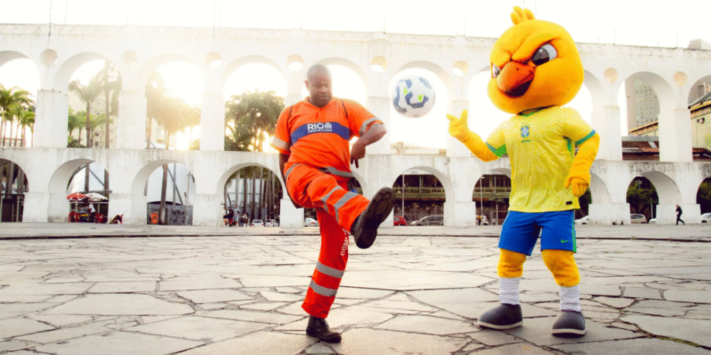 CBF leva mascote Canarinho para tour pelo RJ para aproximar torcida e seleção brasileira