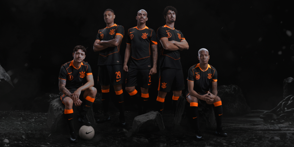 Nike e Corinthians revivem linha Total 90 na nova camisa 3 do clube