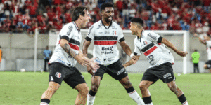 Jogadores do Santa Cruz comemoram gol contra o América-RN no jogo do acesso à Série C - Divulgação