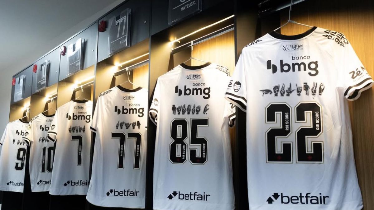 Nomes dos jogadores do Vasco foram escritos em libras - Matheus Lima/Vasco