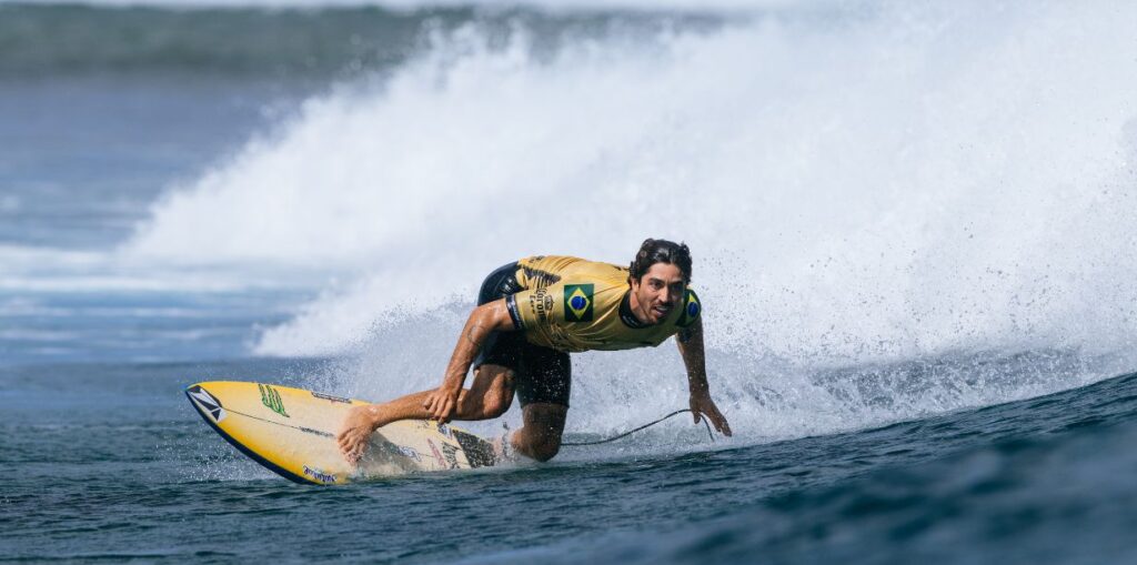 Quem é Yago Dora, novo campeão mundial de surfe