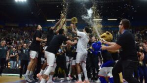 Jogadores do Franca comemoram o título do NBB em 2025 - João Pires/LNB