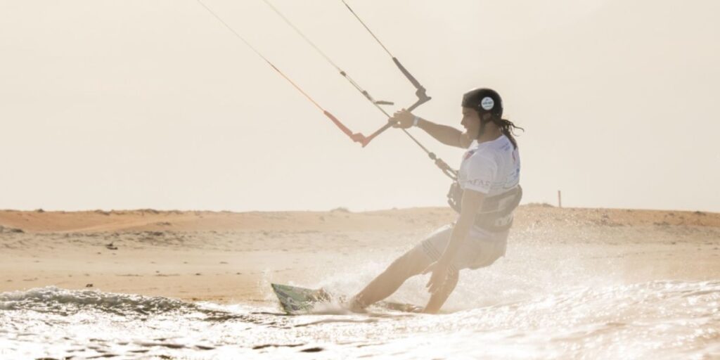 Brasil se consolida como destino global para kitesurfe impulsionado por turismo esportivo