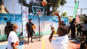 NBA tem feito ações sociais para desenvolver o basquete africano - Divulgação