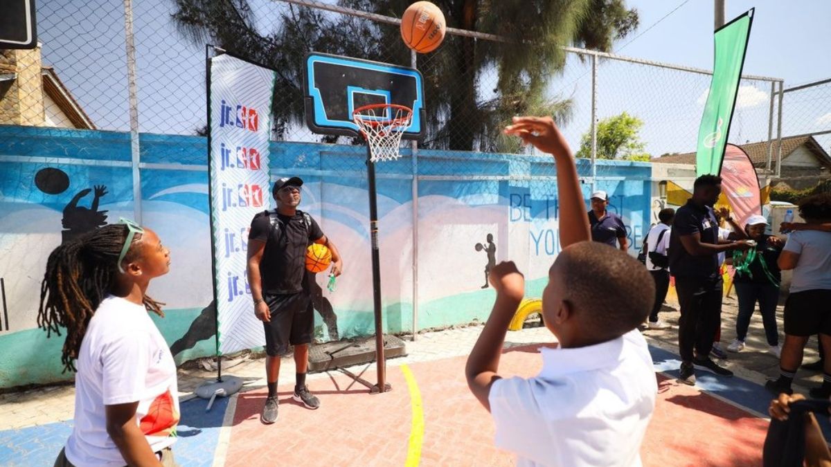 NBA tem feito ações sociais para desenvolver o basquete africano - Divulgação
