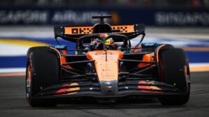 Líder da temporada, Oscar Piastri, da McLaren, disputa o GP de Singapura - Divulgação/F1