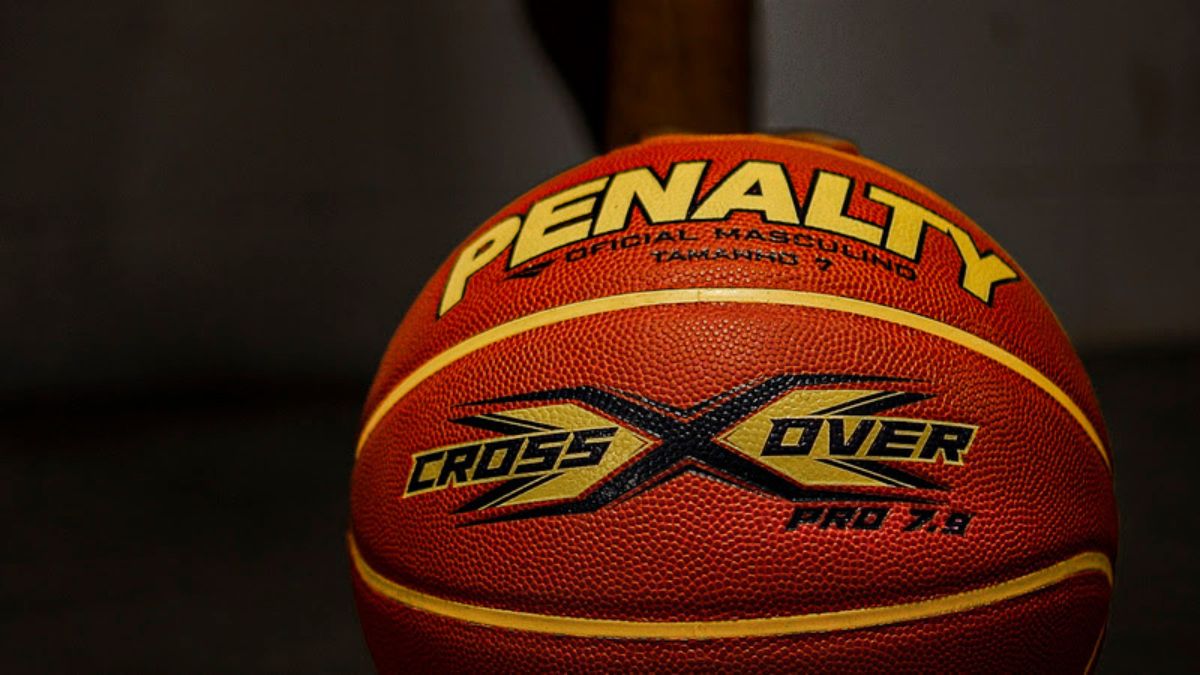 Bola de basquete da Penalty - Divulgação