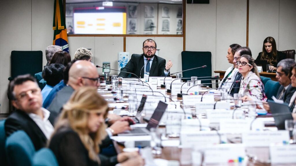 Regis Dudena durante reunião que criou grupo de trabalho para examinar questões relativas às apostas no Brasil - Washington Costa/MF