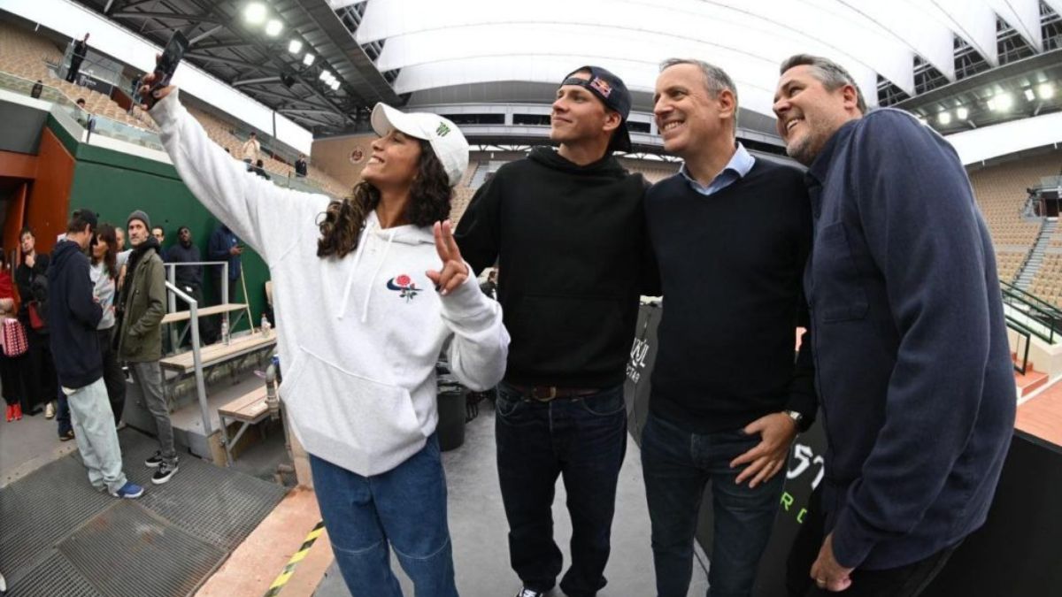 Rayssa Leal (à esq.), uma das principais estrelas do skate mundial - Divulgação