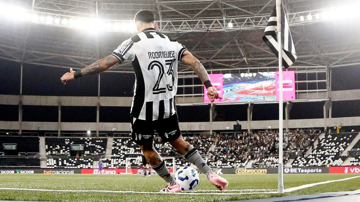 Patrocínio da Vitória Cup entrou na parte traseira do calção do Botafogo - Divulgação