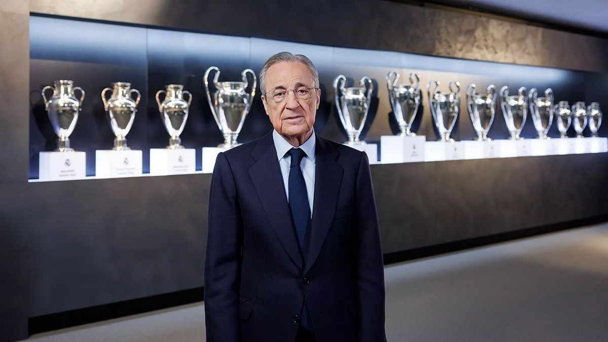 Florentino Pérez, presidente do Real Madrid, na sala de troféus do clube - Divulgação