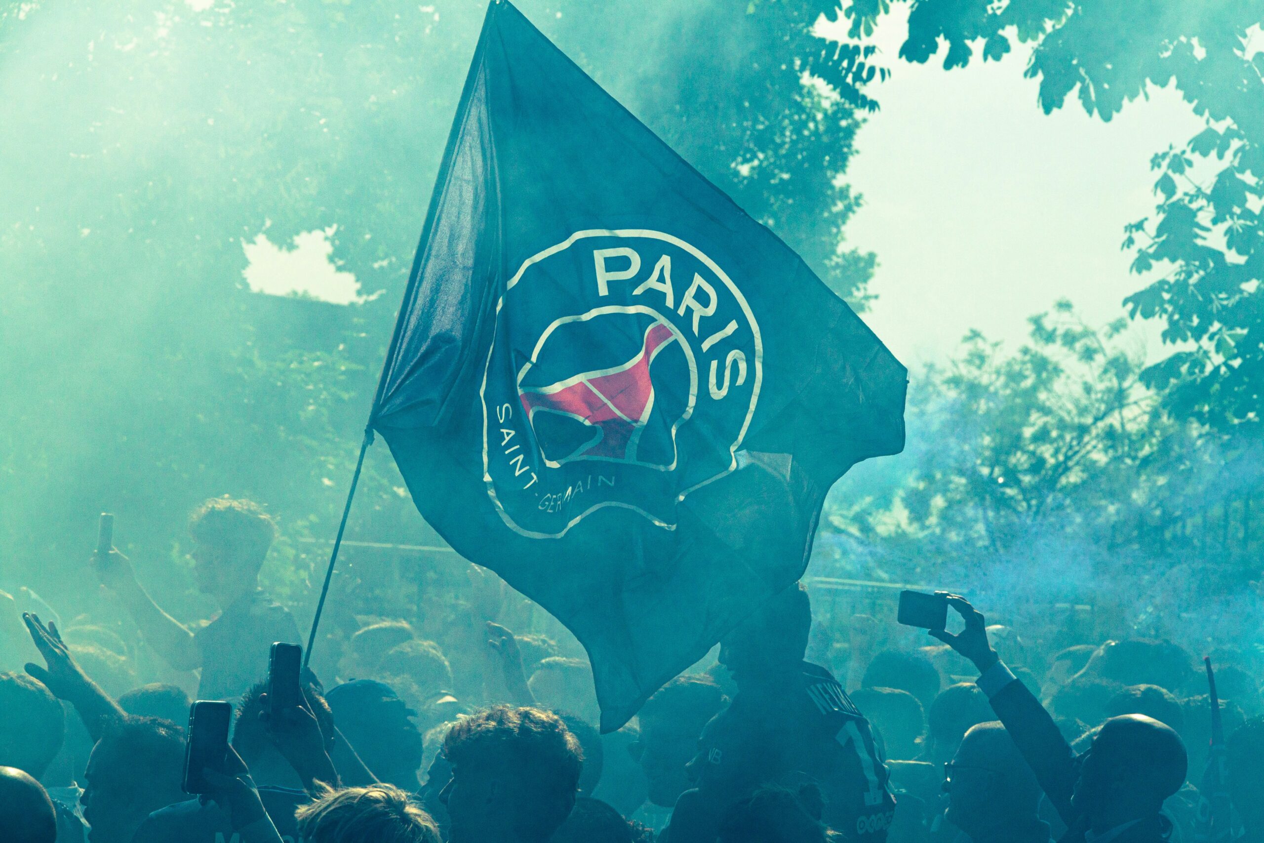 Torcida do PSG, time em que joga Désiré Doué -