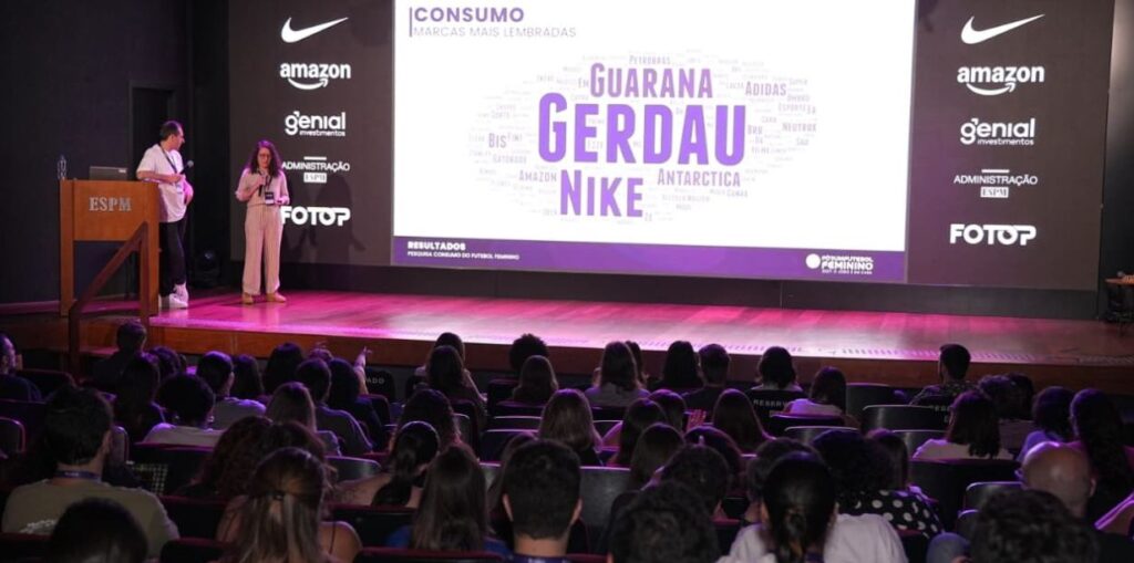 Falta de transmissão e de divulgação estão entre as principais barreiras para fãs assistirem futebol feminino