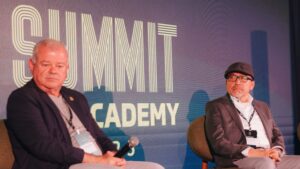 Alcebíades Antunes Júnior, o Juninho, vice-presidente de futebol do Mirassol, e Raul Aguirre, CEO da SAF do Bahia, durante debate no Summit CBF Academy - Divulgação