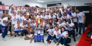 Elenco do Bahia comemora o título do Campeonato Baiano 2025 - Rafael Rodrigues/Bahia