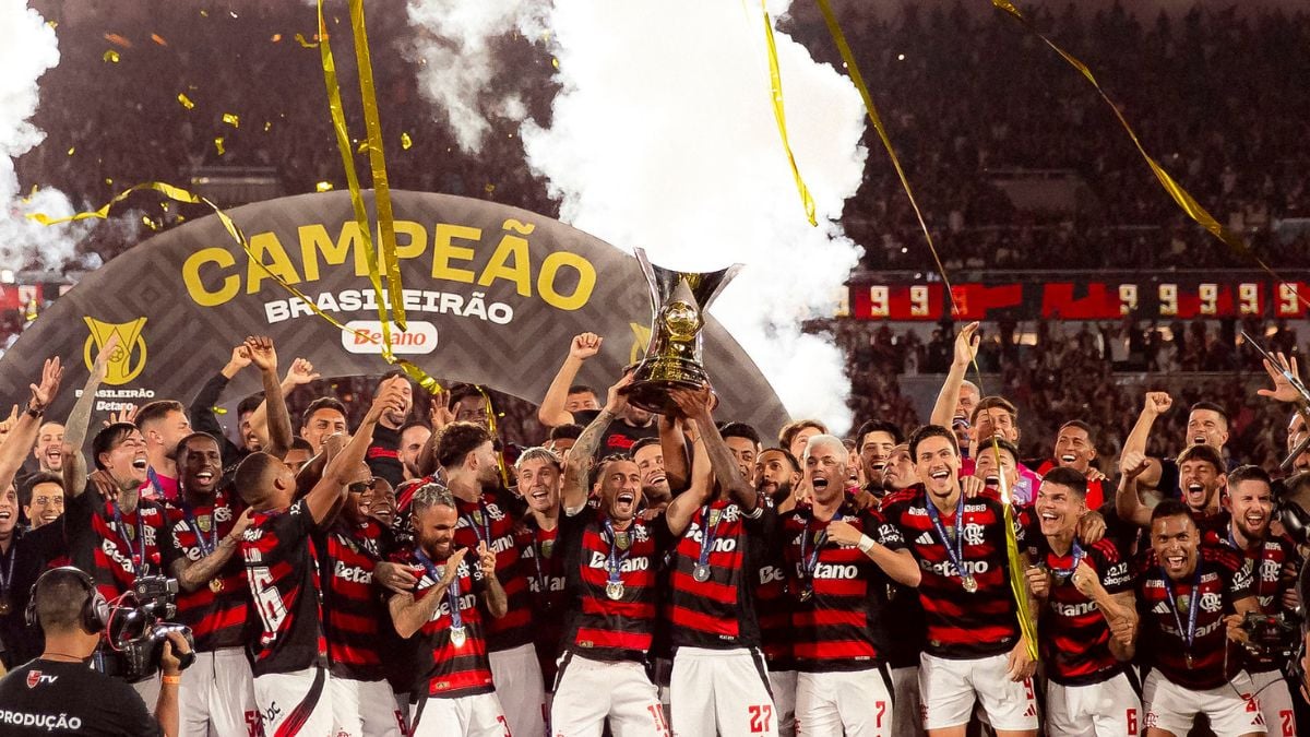 Jogadores do Flamengo festejam o título do Brasileirão 2025 - Adriano Fontes/Flamengo