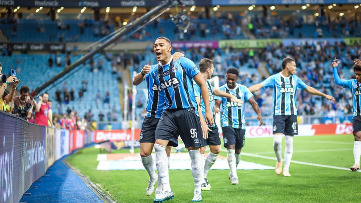 Jogadores do Grêmio comemoram gol contra o Palmeiras: foi o último jogo com a Alfa na camisa - Lucas Uebel/Grêmio