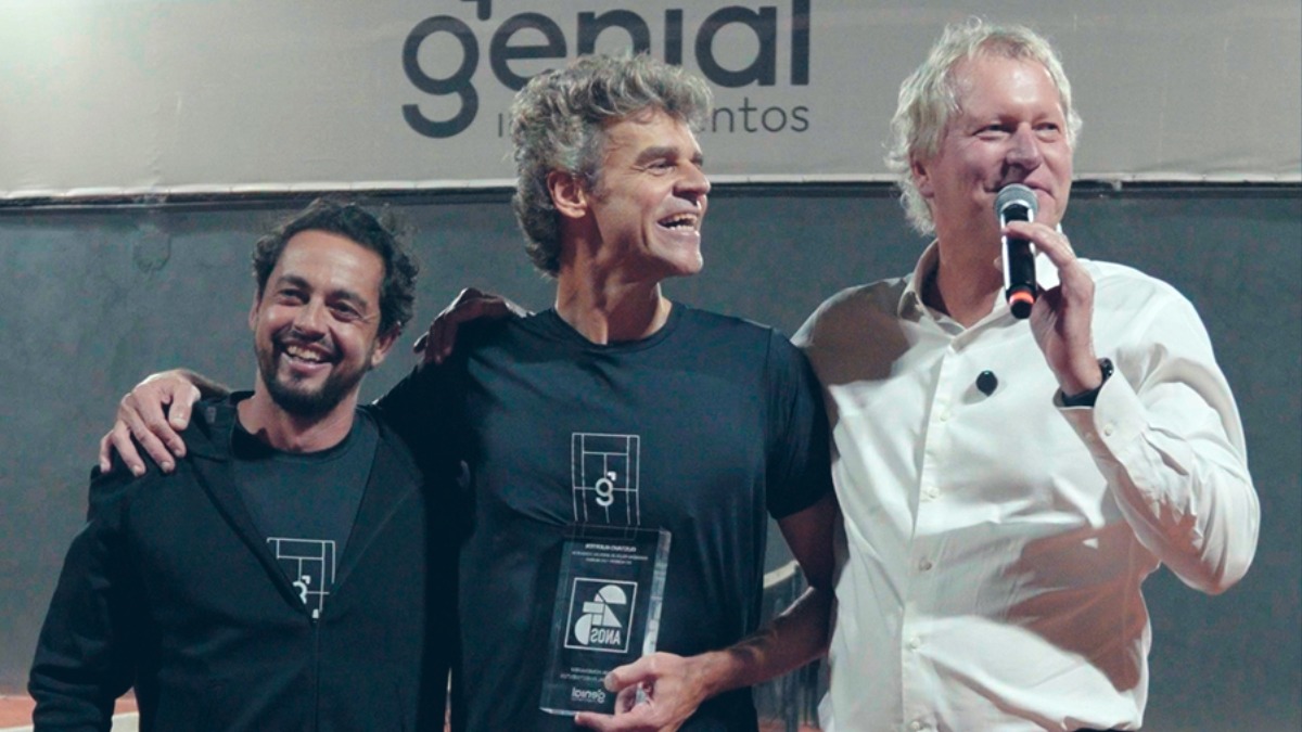 Luciano Faustino (à esq.), Guga Kuerten e Rodolfo Riechert em evento da Genial - Divulgação
