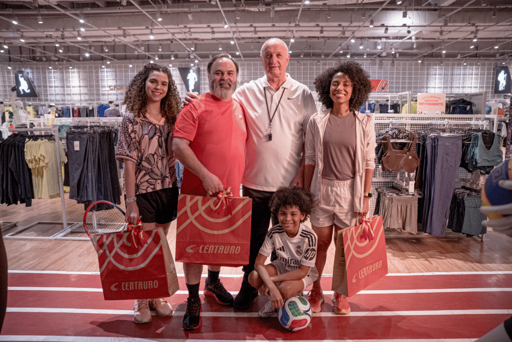 Centauro busca conexão com memória afetiva e  praticidade em campanha de natal com Felipão