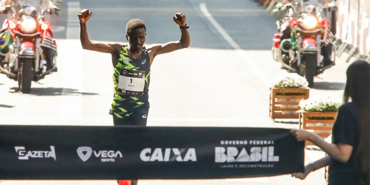 O queniano Wilson Too vence a 99ª edição da Corrida de São Silvestre, em 2024 - Paulo Pinto/Agência Brasil