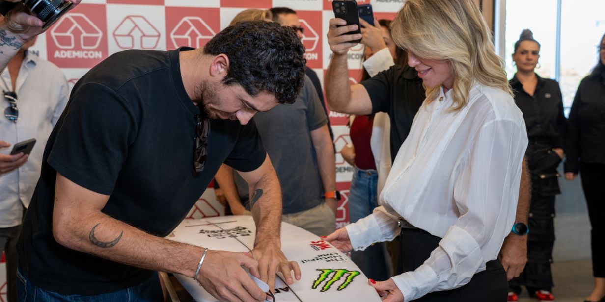 Yago Dora com Tatiana Schuchovsky Reichmann, CEO da Ademicon - Divulgação