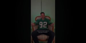 Vídeo do influenciador Reis Raff mostra situação bem-humorada com amigo americano - Reprodução/YouTube