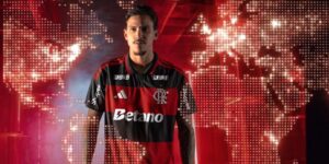 Pedro, com a nova camisa do Flamengo para a temporada 2026 - Divulgação
