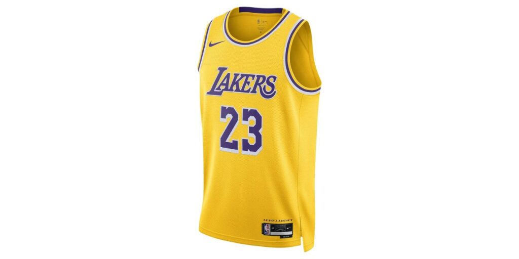 LeBron James lidera vendas de camisas da NBA no Brasil na temporada 2025/2026