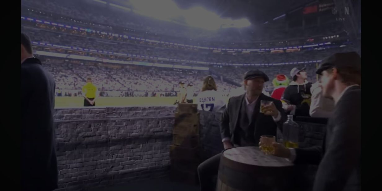 Netflix caracterizou camarote como pub de Birmingham dos anos 1940 - Reprodução/YouTube