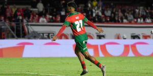 O atacante Renê comemora gol de pênalti contra o São Paulo no Morumbis - Portuguesa/Divulgação