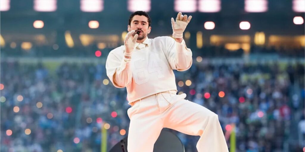 Bad Bunny se apresenta durante o show do intervalo do Super Bowl LX - Todd Rosenberg/NFL