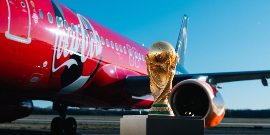 Experiências e emoções: A estratégia da Coca-Cola Brasil para a Copa do Mundo de 2026 