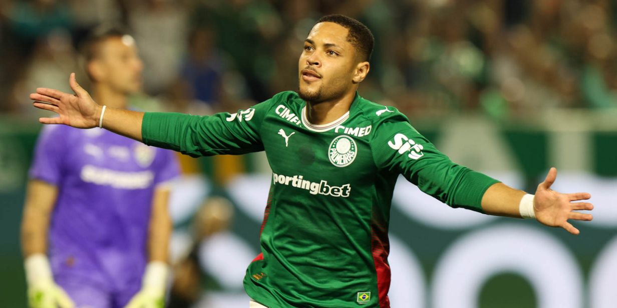 Vitor Roque comemora o primeiro gol do Palmeiras na vitória sobre o Fluminense, na Arena Barueri - Cesar Greco/Palmeiras
