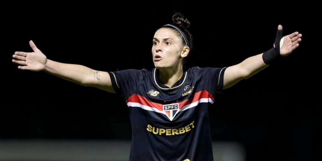 New Balance projeta receita de US$ 10 bilhões em 2026