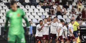Jogadores do Fluminense comemoram o gol da vitória no clássico contra o Vasco - Lucas Merçon/Fluminense